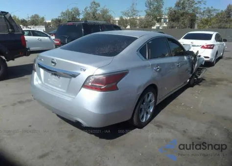 2015 Nissan Altima 2.5 Sl/2.5 Sv/2.5/2.5 S z USA, uszkodzony, nr VIN 1N4AL3AP5FC277684